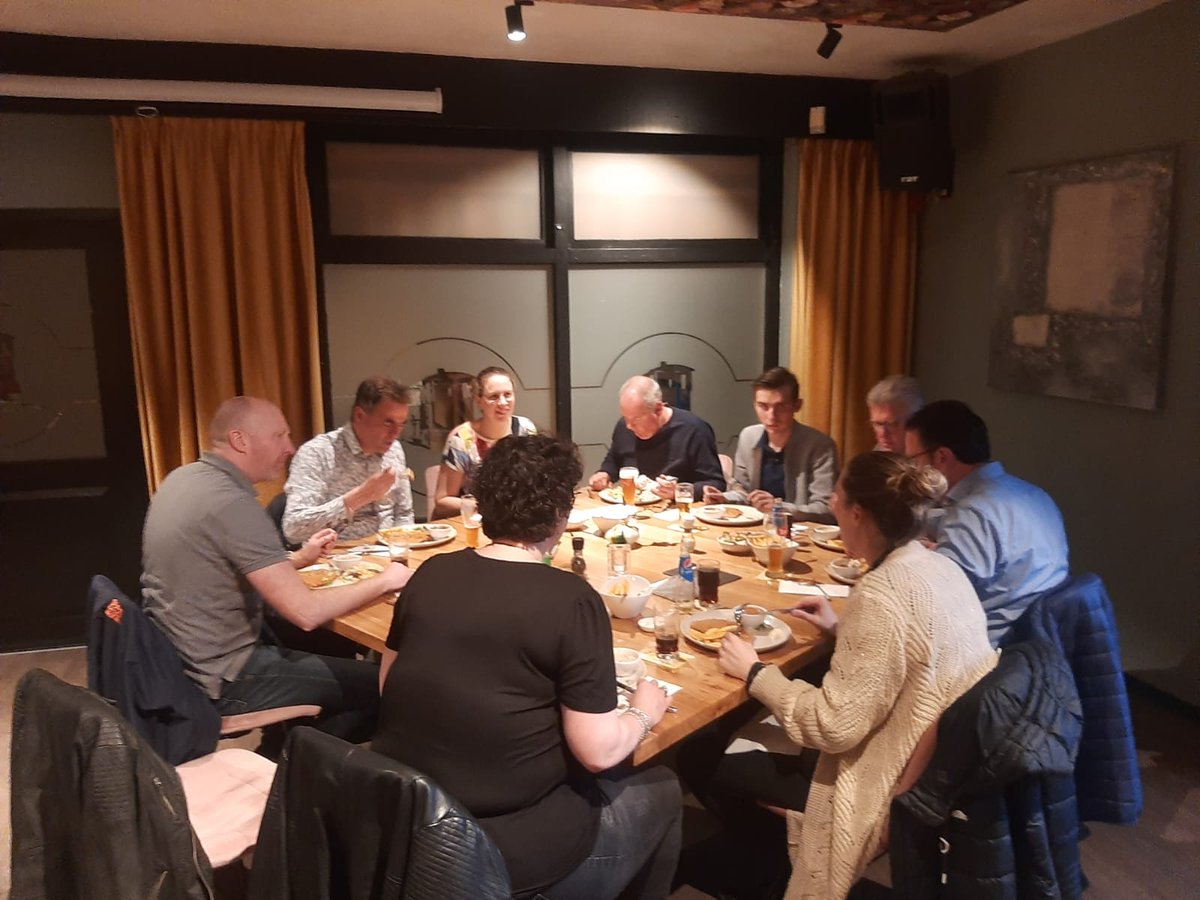 vanbeekschroef's tweet photo. Vorige week donderdag hebben we een jaarlijkse traditie weer opgepakt: gezellig een hapje eten met collega's. Geen reden, gewoon omdat het eindelijk weer kan!

#VanBeek #schroeftransport #screwconveyors #Dino #bulkwagenvuller #bulktruckloader https://t.co/Is70wrOg8S