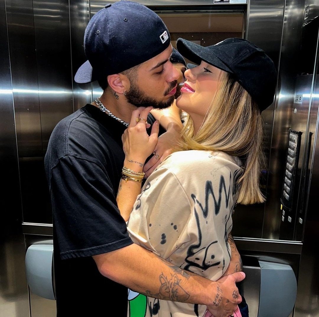 virlipe57's tweet photo. •31/03: Foto dela com o Zé
Eles são lindos demais, sou apaixonada😍❤️
#DesafioBdayVirginia  @cfdavirginia https://t.co/Cnhc7IeBmh