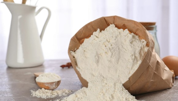 Want to know how we get our pizza bases so crisp? 00 flour, also known as doppio zero (‘double zero’) is a super fine white flour from Italy, and considered the gold standard for making pizza bases. Because 00 flour is so fine, it makes a finer, more responsive dough. #pizzavan