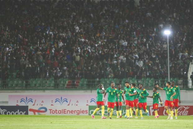 ALGERIEdzlive's tweet photo. La nuit cauchemardesque des Algériens https://t.co/4GoanfyBAq https://t.co/MhNvGdyXfu