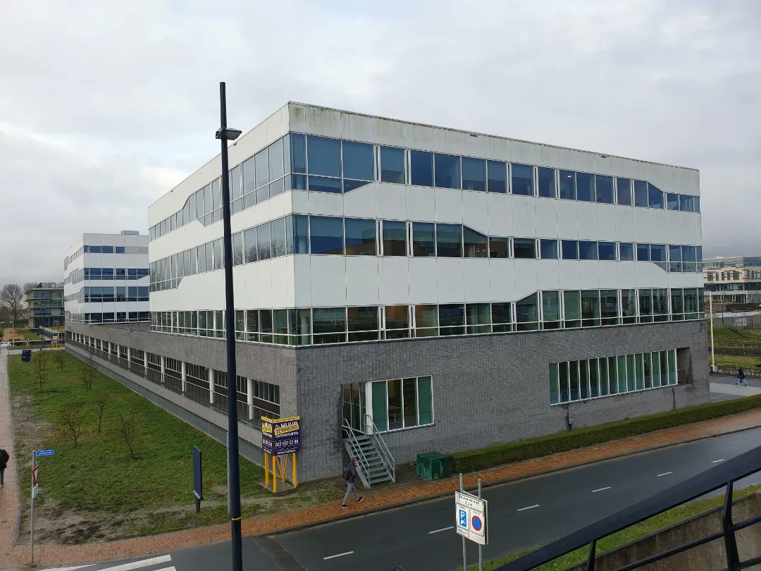 moi_adam's tweet photo. Vandaag voor de allereerste keer werken op het 'nieuwe/tijdelijke' gemeentekantoor van @haarlemmermeer. Er wordt nog druk verbouwd, maar het ziet er super uit. De komende jaren wordt dit mijn werkplek. 

#haarlemmermeer #Beukenhorst #ambtenarenleven https://t.co/mkxxFgtOHU