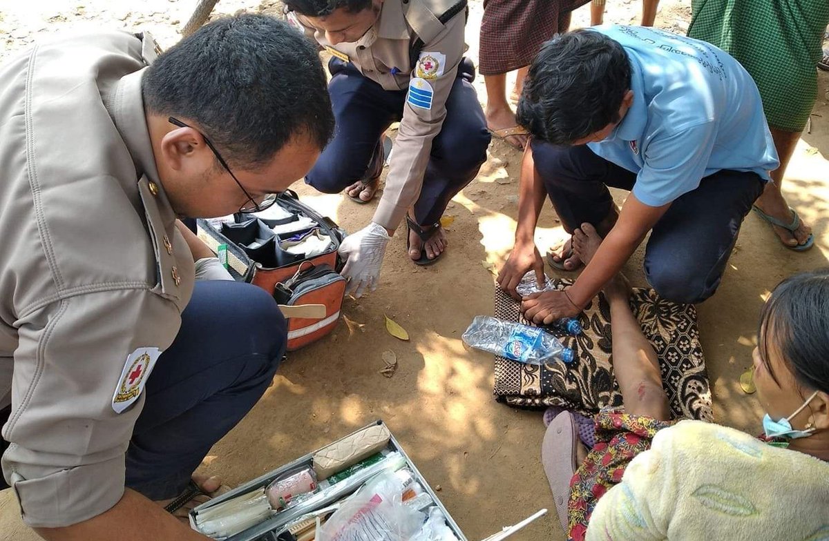 MyanmarRedCross's tweet photo. Trained Volunteers across various States and Regions in the country, provide First Aid services in their respective townships. These services includes First Aid in response to road accidents, home accidents and emergency childbirth.
#First_Aid_For_All 🚑🚑 https://t.co/HR4nUQgVxr