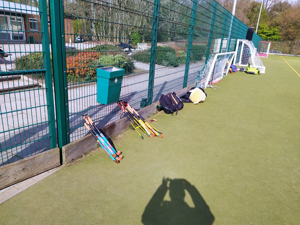 silshockeynews's tweet photo. Amazing morning at the club. Five schools from across Warks playing as past of the @SENDactive Hockey Festival. Marvellous to see both the joy on their faces, but also the amazing delivery being done by the young leaders from @ArdenPE. #UnitingTheCommunity https://t.co/nnf6Yt36PD