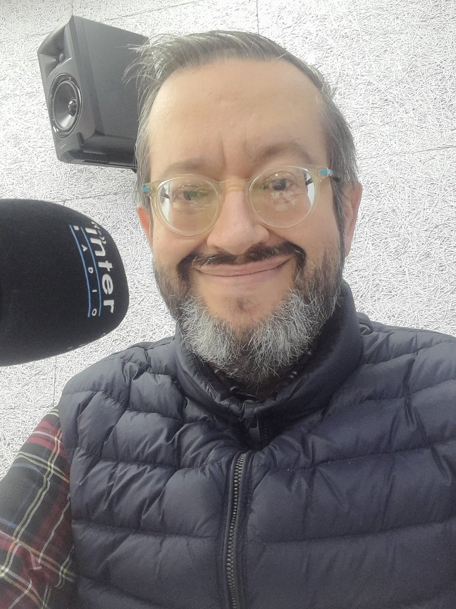 RafaelNieto46's tweet photo. En el paro.
Han sido 20 años de radio, mi gran sueño desde siempre. No voy a quejarme de nada. Dios me ha dado un trabajo que es mi vocación durante dos décadas. Gracias, Padre.
Y desde mañana, a construir mi futuro.
Ni pena, ni lamentos.
Por la Fe y por la Patria ✝️🇪🇦
#despedido https://t.co/viQCJSGga0