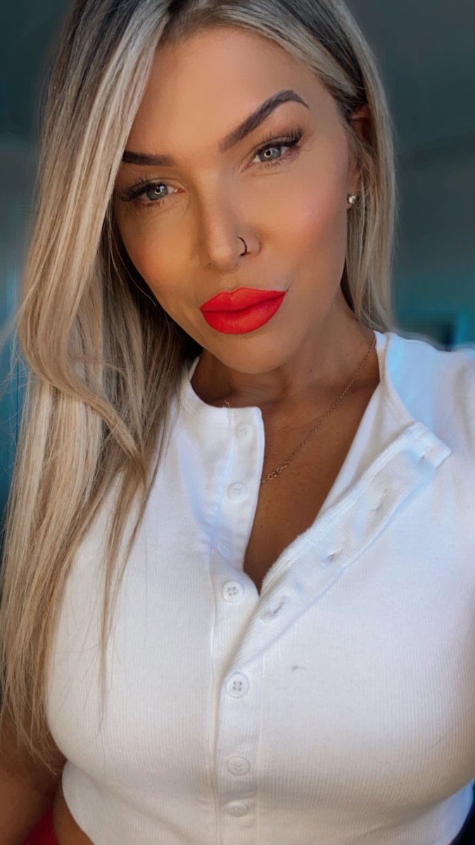 _yoraesthetics's tweet photo. Nobody pulls off a red lip like @by.traceykaye💄 👄 
Can you believe this queen just turned 40!!!! I know I know!!! But that's what good skincare and treatments can achieve 🤩👏🏻🔥
I've learnt a lot over the past couple of years working for myself. I've learnt most o https://t.co/mIhrGhioHt