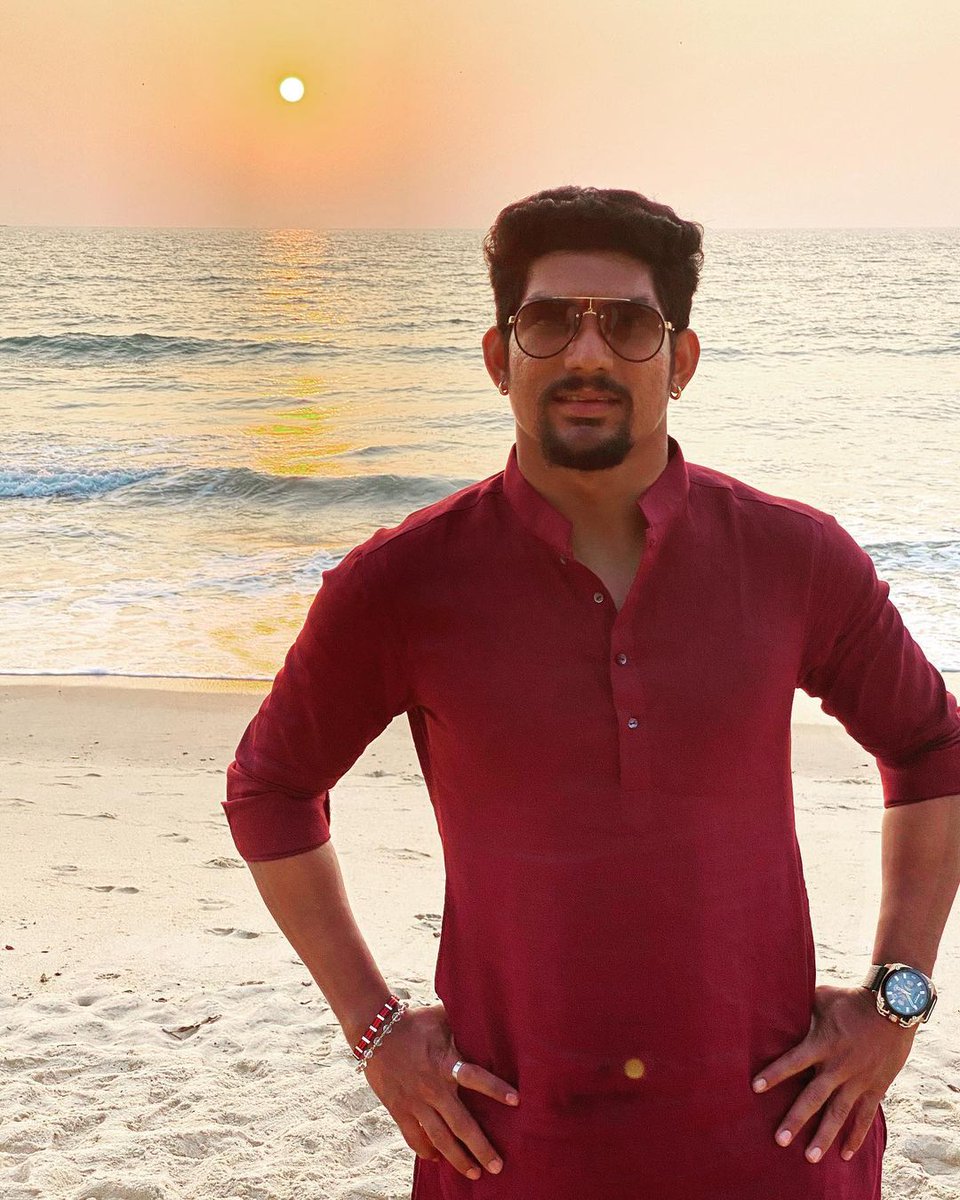 TeamRishank's tweet photo. Seas the day 🌊

@RishankDevadiga 

#RishankDevadiga #RRR #KabaddiKaBadshah #Beach https://t.co/3gnNpu4cM5