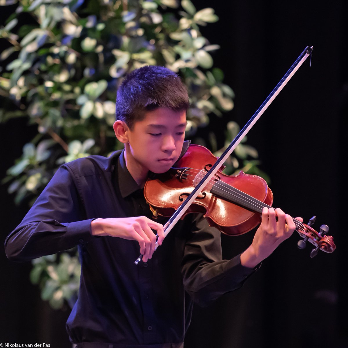Year 8 student Samson was chosen as the overall winner in the Years 7 - 9 Category. Samson joined BSB this year and learns violin at school with Tina. He also plays in the school Orchestra and String Ensemble. His festival piece was 'Praeludium and Allegro' by Fritz Kreisler.