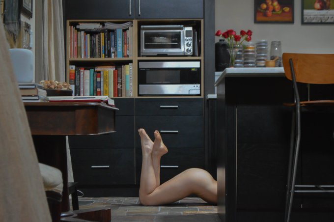 Playing in the kitchen, the way an art model would. With @the18thltrphoto https://t.co/BwFQ209b7n<a href="/tag/blessed"class="tags"><span>#blessed</span></a><a href="/tag/artmodel"class="tags"><span>#artmodel</span></a><a href="/tag/thelife"class="tags"><span>#thelife</span></a>