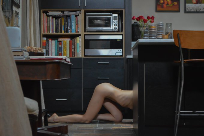 Playing in the kitchen, the way an art model would. With @the18thltrphoto https://t.co/BwFQ209b7n<a href="/tag/blessed"class="tags"><span>#blessed</span></a><a href="/tag/artmodel"class="tags"><span>#artmodel</span></a><a href="/tag/thelife"class="tags"><span>#thelife</span></a>