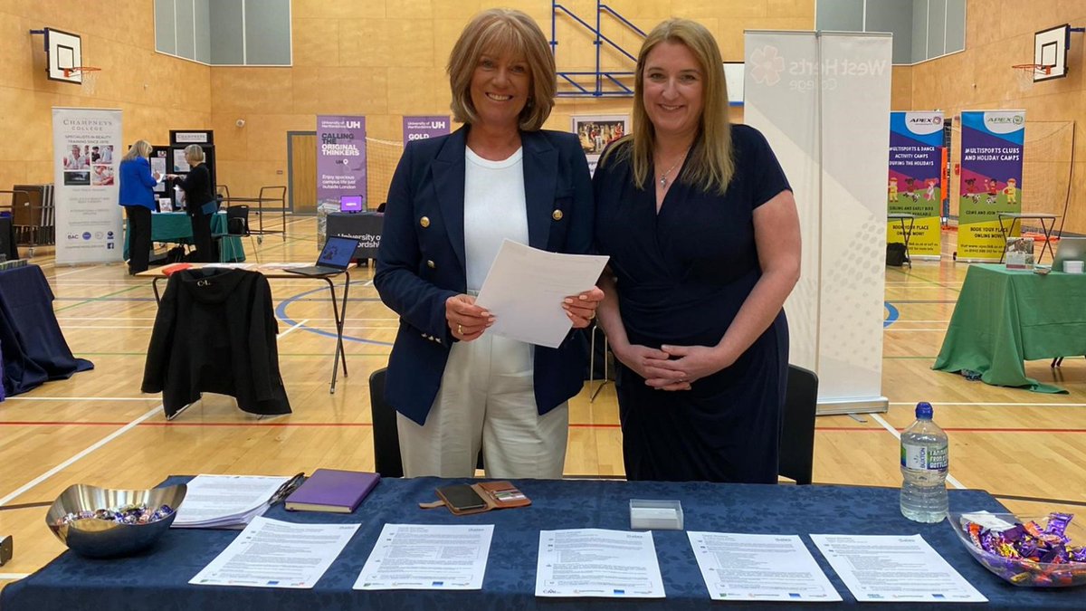 iSalesAcademy1's tweet photo. The iSales team were out yesterday supporting the Kings Langley School 16+ #careersfair.

We have lots of #apprenticeship vacancies in sales, marketing, leadership and more. Find our current vacancies here - https://t.co/lrQl4XspRM

Thanks for having us! @KL_School_UK #JobAlert https://t.co/sX8v7vnIGi