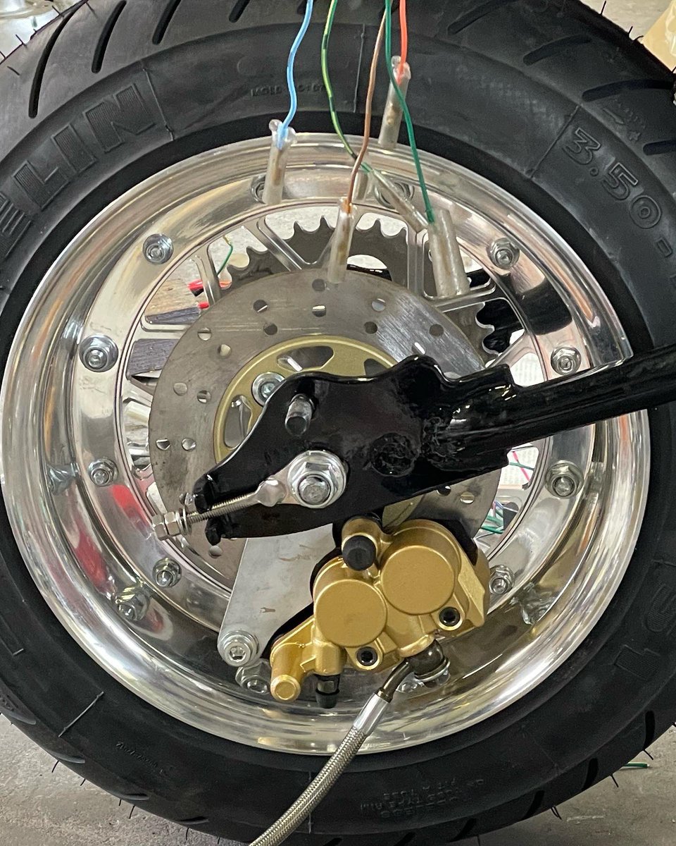 8eight57117755's tweet photo. ゴリラもう少しで完成!!
ブレーキ予算状グレードdownしちゃったけど、サポート作り直してクオリティupのはず!!
キャブもセルが邪魔だから向き変えよーっと!!
#4mini
#ゴリラ
#モンキー
#400f
#ディスク
#アルミ
#加工 https://t.co/2eVqZkUOJZ