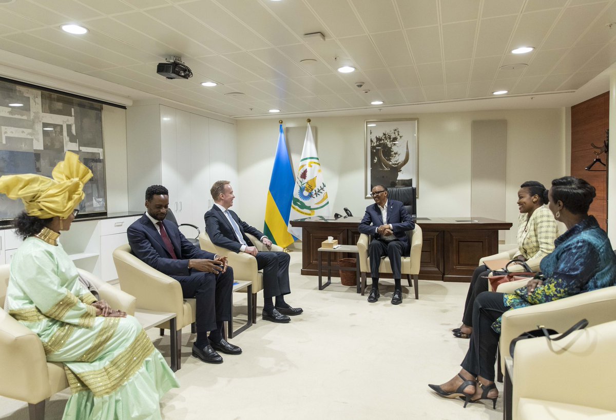 AdamsKwizera___'s tweet photo. JUST IN:
President Kagame met with Børge Brende, President of the World Economic Forum for discussions on various topics of global relevance as well as ongoing areas of partnership between Rwanda and @wef. 

📸:@UrugwiroVillage 
#AdamsReports https://t.co/YsjEs9TSXW