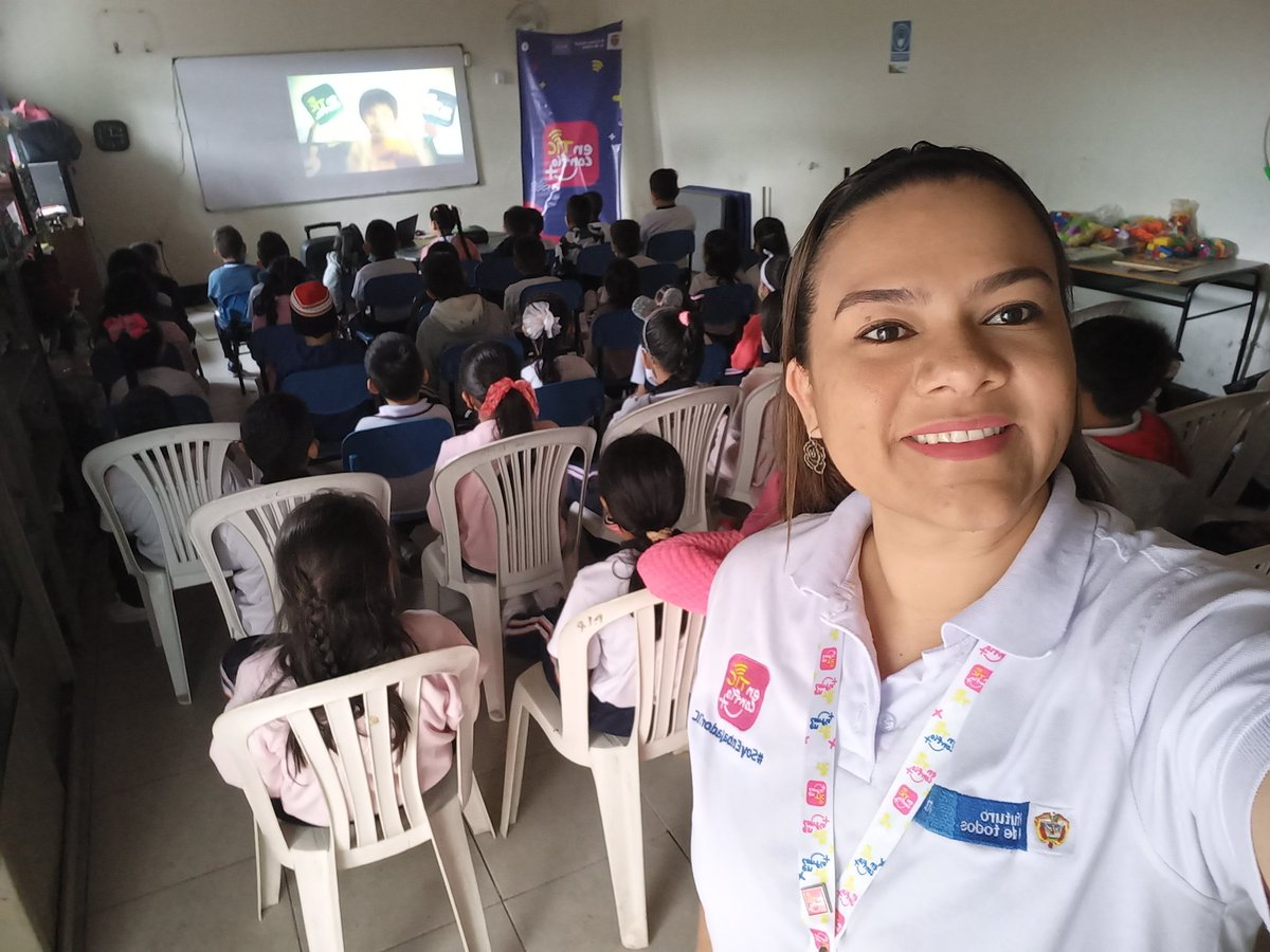 AngelicaSambon2's tweet photo. Seguimos desde #Tulua #ValleDelCauca @EnTICconfio #IEAlfonsoLopezPumarejo con los estudiantes de primaria #superTic #HeroesDigitales https://t.co/We6RSE14Vh