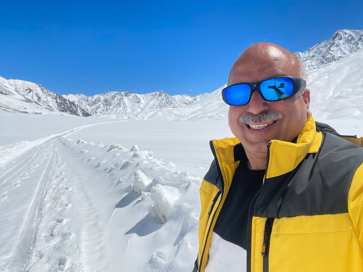 masaudgondal's tweet photo. آج سے ایک سال قبل منجمد شندور پاس پر ایک سیلفی 🤳
Exact one year ago at Frozen Shandur Pass 🇵🇰 (30/03/2021)
Watch full video on
https://t.co/jcIKeDKzc3
#ManWithYellow4x4
#devilslove
#tlc40
#Toyotafj40
#toyotaBJ40
#Shandur
#chitral
#Pakistan https://t.co/HJ6418vWJ8