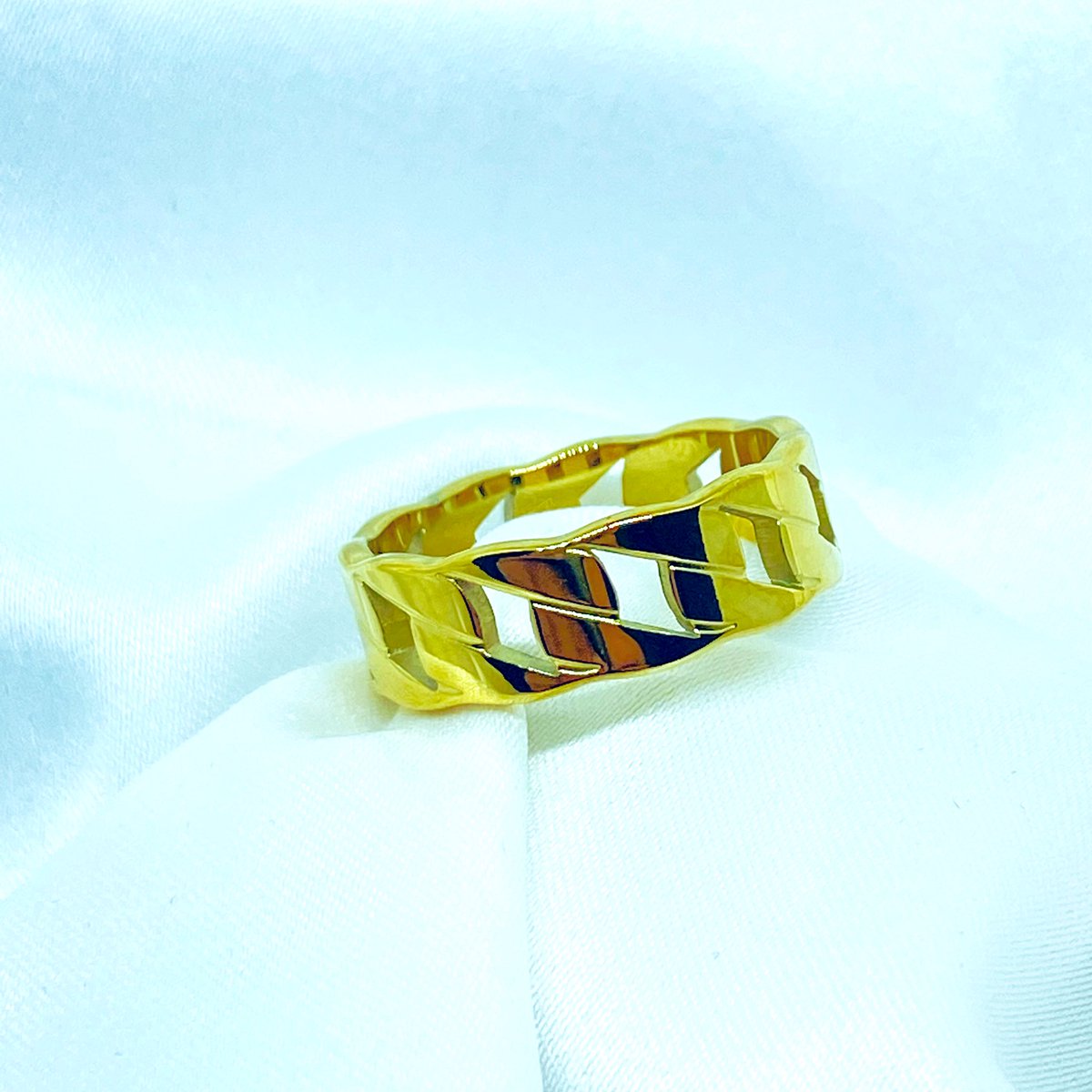 hellomelati's tweet photo. Mia Ring available in many size
Grab while in stock!❤️

RM 45

Free postage nationwide 
#hellomelati #hellomelatigirls #ring
#womensring #titanumsteelring https://t.co/inSxqt9SQM