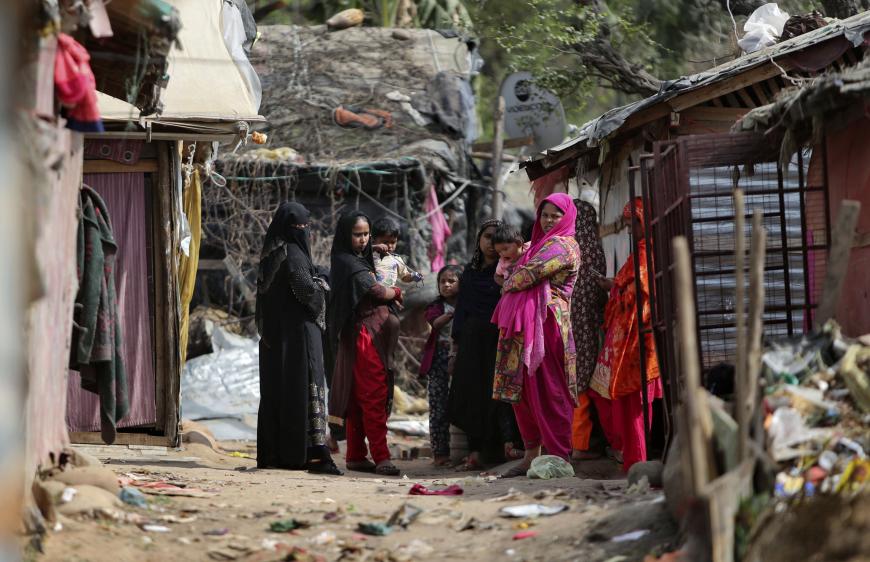 meeganguly's tweet photo. Indian authorities have forcibly returned a #Rohingya woman to Myanmar, where the military is committing mass atrocities. International law prohibits the forced return of refugees to places where their lives or freedom would be threatened @hrw
https://t.co/vBAMw6eUre https://t.co/snPyQklMmd