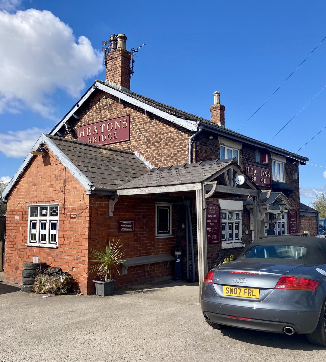 StymieSi's tweet photo. Pub 2137, Heatons Bridge Inn, Scarisbrick. Lovely stuff here. Cracking pint of Tets. Old blokes having a laugh. Fire in. Oh KLO, do stop pestering the #PubFish π π. Missed the hourly bus oops, oh well worse places to be stuck. https://t.co/8zfnmP82rH