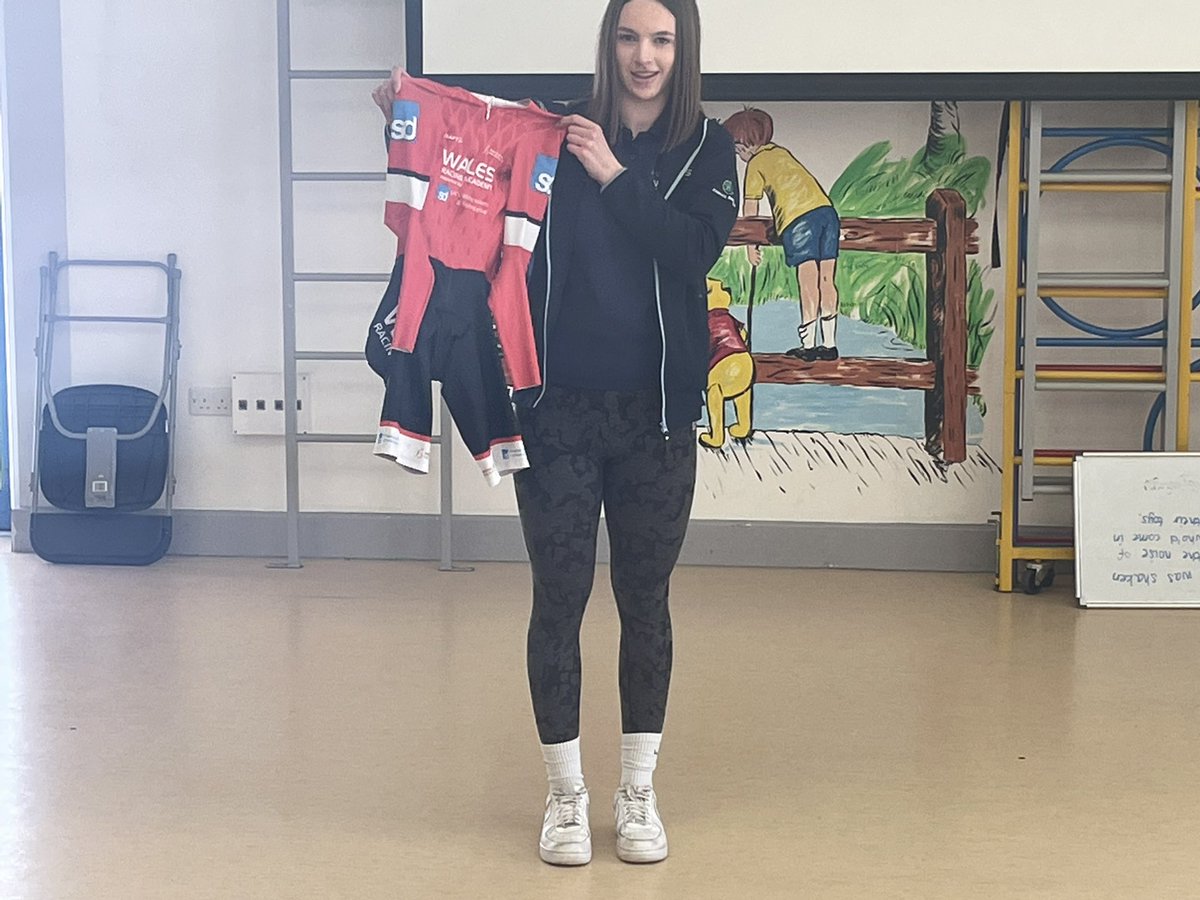 YsgolBrynTeg1's tweet photo. Amy Cole from @WelshCycling joined us to tell us about her training, diet, equipment and the perseverance she has needed to overcome challenges. All the very best with your aim of getting to the Commonwealth Games this summer and for the future! @ysgoliachsirgar #YBTH&amp;W https://t.co/RPltyZfFTH