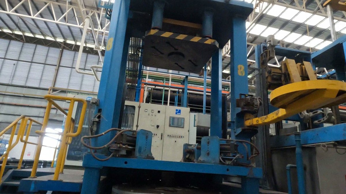 fissmachines's tweet photo. LPM BPB 800 low pressure die casting machine, used -  https://t.co/Pd2o3cCqvG https://t.co/4HmVr00rHg via @YouTube #diecasting #diecastingmachinery #aluminiumwheel https://t.co/qTfpLsPICe