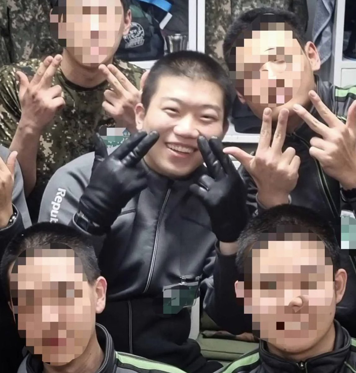 krnbhhours's tweet photo. changmo has served enough. let him out now!! 😭 https://t.co/6k2e0DZSKl