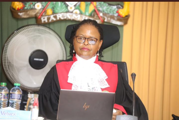 DaesakThe's tweet photo. Just in: The Supreme Court has declared BBI Amendment bill unconstitutinal. CJ Martha Koome says the final judgement of the Supreme Court will be issued on Tuesday next week. #BBIFinalVerdict https://t.co/5yZMJkLiza