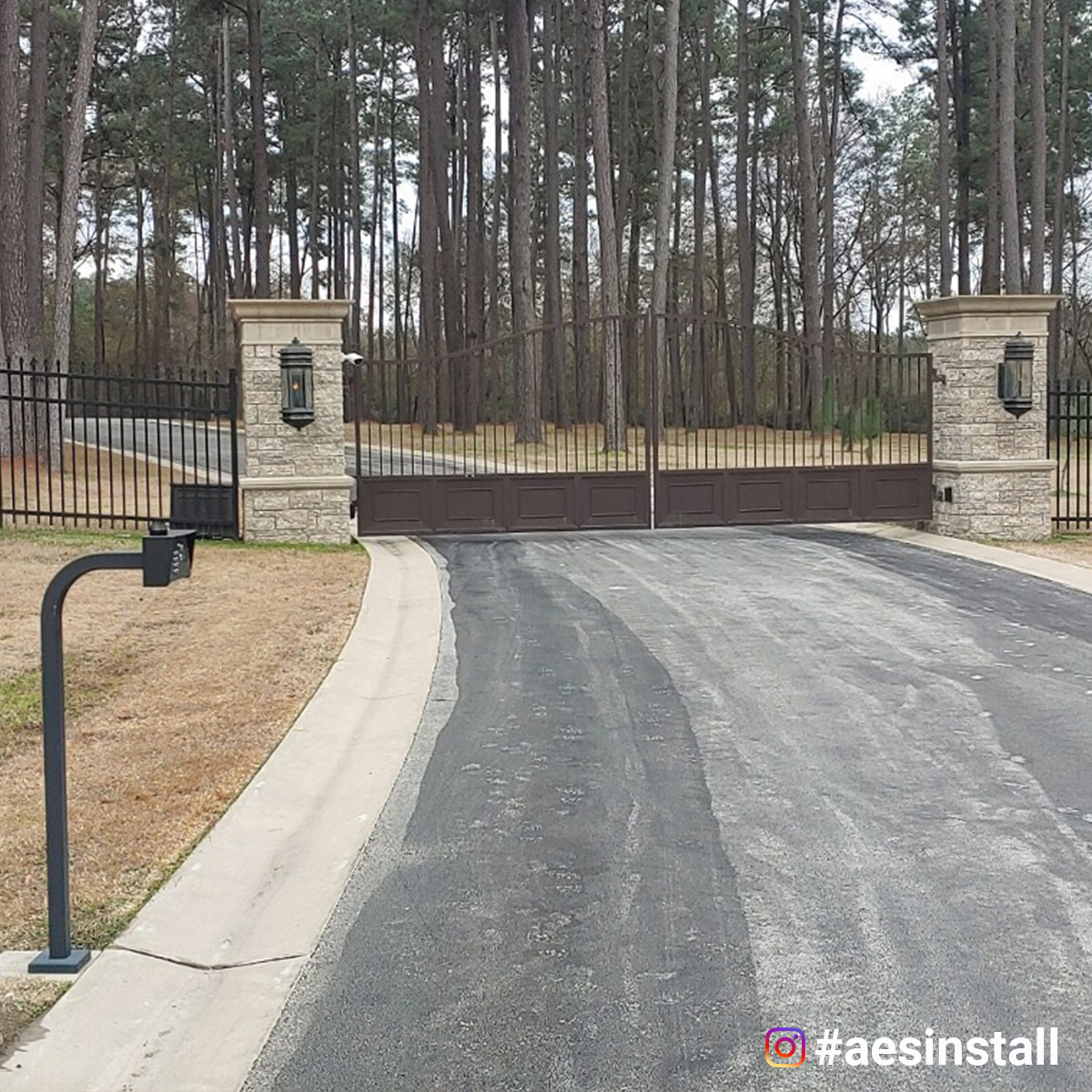 AesUsa's tweet photo. Fantastic entrance to a substantial property in Lufkin, Texas. The gates now feature our Prime7 cellular audio intercom.

Installed by Automated Control Technology. 

https://t.co/c11IiW2dv3

#intercom #fence #gateintercom #cellularintercom #accesscontrol https://t.co/nEEGccZbf7