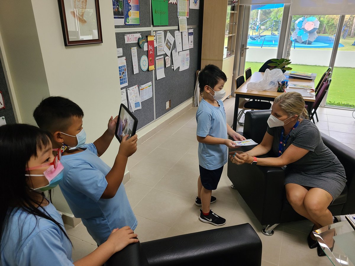 tiffany_filter's tweet photo. In culmination of our #superunit about #systems #gr1 @ssischool wrote thank you cards in English & #Vietnamese to a range of people who provide goods & services to us. We are all important in our school system. @mjsyl @cecigomez_g @CathCurran22 @williamleewong @CatrionaCMoran https://t.co/owwLZVZLB1