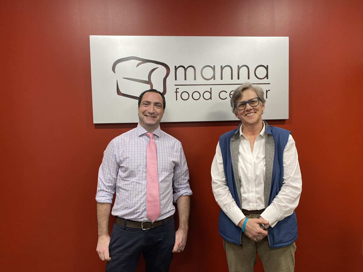 GoldberginMD's tweet photo. Toured @MannaFoodCenter with CEO @jacqdecarlo. Extremely well-run org fighting hunger in a culturally appropriate way. With such abundant wealth in @MontgomeryCoMD no one should worry about their next meal. Manna is walking the walk.
#FoodSecurityWeek https://t.co/8nyLayRnVP