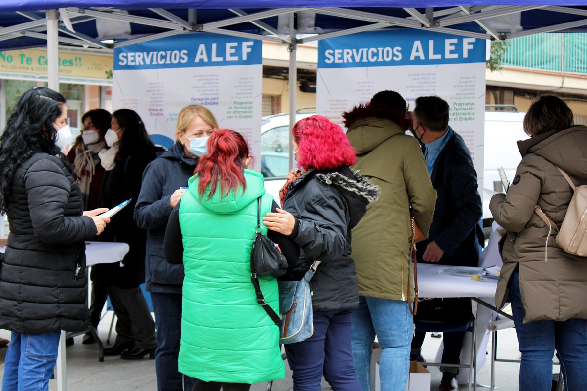 alefgetafe's tweet photo. Hoy nos trasladamos toda la jornada a La Alhóndiga  para acercar a sus vecinos nuestra oferta formativa y de empleo y escuchar directamente sus sugerencias en el II Punto de encuentro sociolaboral que hemos organizado junto con @GisaGetafe, @aytogetafe y entidades sociales. https://t.co/KRr4nPL8b6