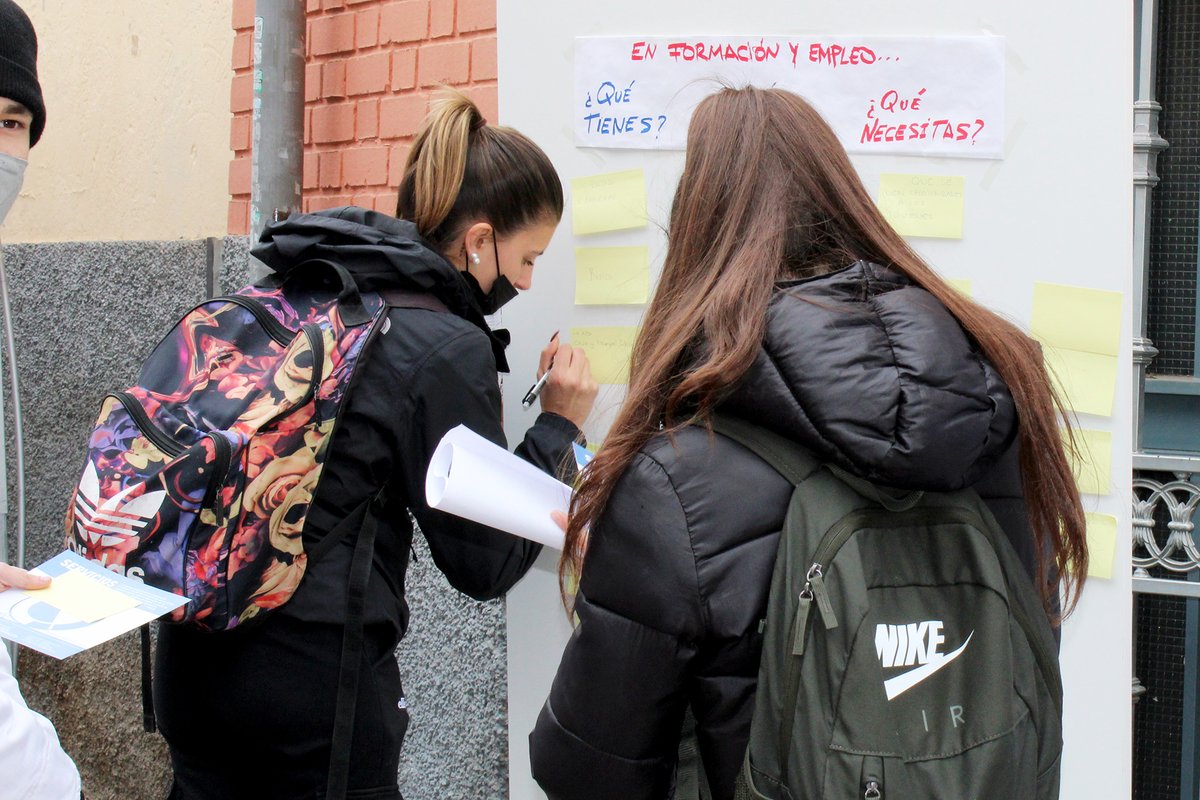 alefgetafe's tweet photo. Hoy nos trasladamos toda la jornada a La Alhóndiga  para acercar a sus vecinos nuestra oferta formativa y de empleo y escuchar directamente sus sugerencias en el II Punto de encuentro sociolaboral que hemos organizado junto con @GisaGetafe, @aytogetafe y entidades sociales. https://t.co/KRr4nPL8b6