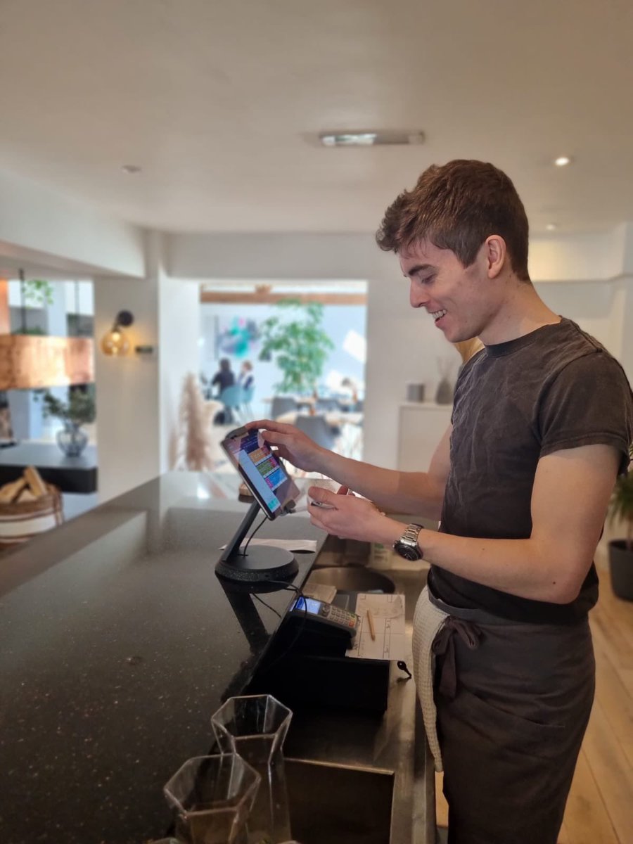 OffbeetRetreat's tweet image. Recruiting now! We have full time and part time positions available, no experience necessary, enthusiasm a must! Offbeetfood.com/vacancies to apply. #HospitalityJobs #chef #newforest #christchurch #FOHteam