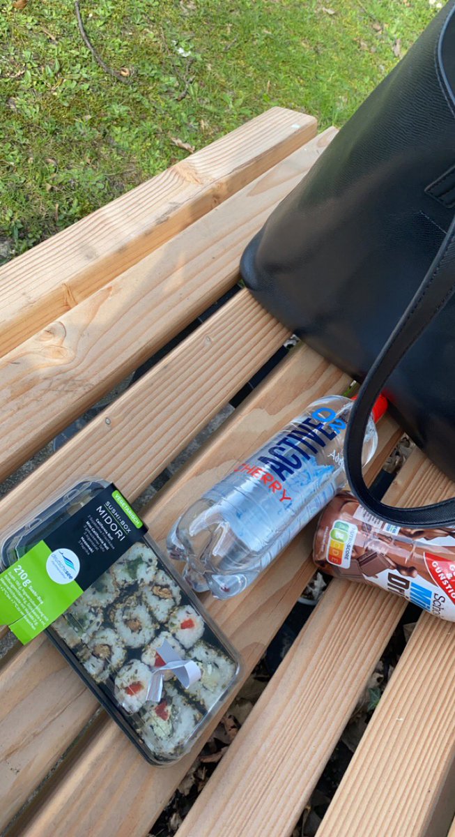 mimozanextdoor's tweet photo. date mit mir selbst https://t.co/RQ3SJzNwWH