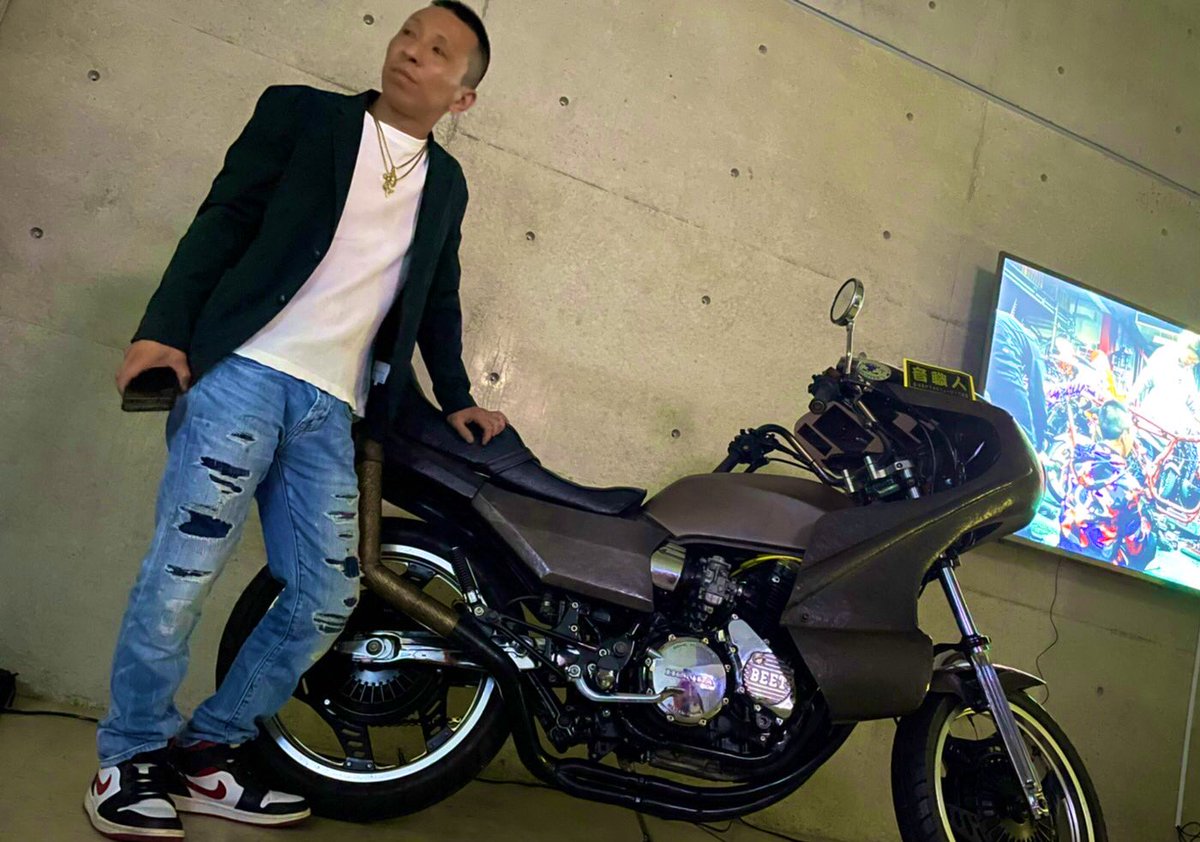 SGS__yuichi's tweet photo. 工芸族車の打ち合わせ。

・4月上旬に車検

・金を使った塗装

いろんな素材といろんな人物が関わって作られる CBX

@____________4x 
@KogeiZ 

＃工芸族車
#シンガシ https://t.co/vUmHEngU6P
