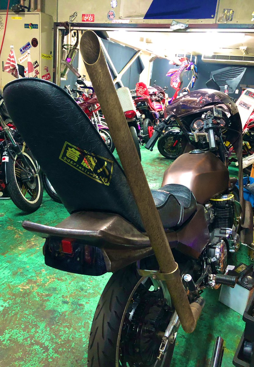 SGS__yuichi's tweet photo. 工芸族車の打ち合わせ。

・4月上旬に車検

・金を使った塗装

いろんな素材といろんな人物が関わって作られる CBX

@____________4x 
@KogeiZ 

＃工芸族車
#シンガシ https://t.co/vUmHEngU6P