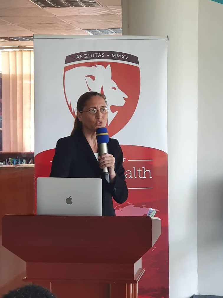 Conversation avec la philosophe @CynthiaFleury à la <a href="/KigaliLibrary/">Kigali Public Library</a> autour du lancement d'une chaire de philosophie en santé mentale au #Rwanda en partenariat avec l'Université Global Health Equity
#recherche #santé <a href="/AFD_France/">Agence Française de #Développement (AFD) 🇫🇷 🇪🇺</a>