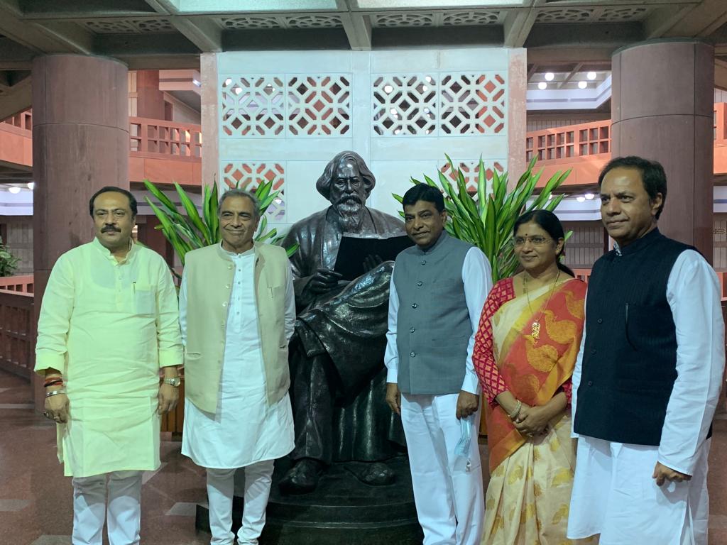 parliament_lib's tweet image. Parliament Library Committee (2021-22) has its second meeting on 31 March 2022 in the Parliament Library.
@loksabhaspeaker
@LokSabhaSectt
@LokSabha_PRIDE
#parliamentlibrary #librarycommittee #librarycommitteemeeting #parliamentlibrarycommittee #committeemembers #NamaNageshwarRao