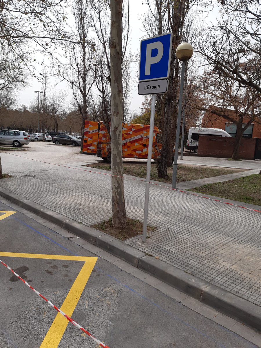 VilafrancaAj's tweet photo. ⚒️Millores a la via pública a #Vilafranca

✅ Ampliació de la reserva d’estacionament per a persones amb mobilitat reduïda (PMR) i nova reserva per a busos i vehicles adaptats al c/ Eugeni d'Ors, per donar servei a les persones usuàries de l'escola L'Espiga. https://t.co/frF4BD5rbY