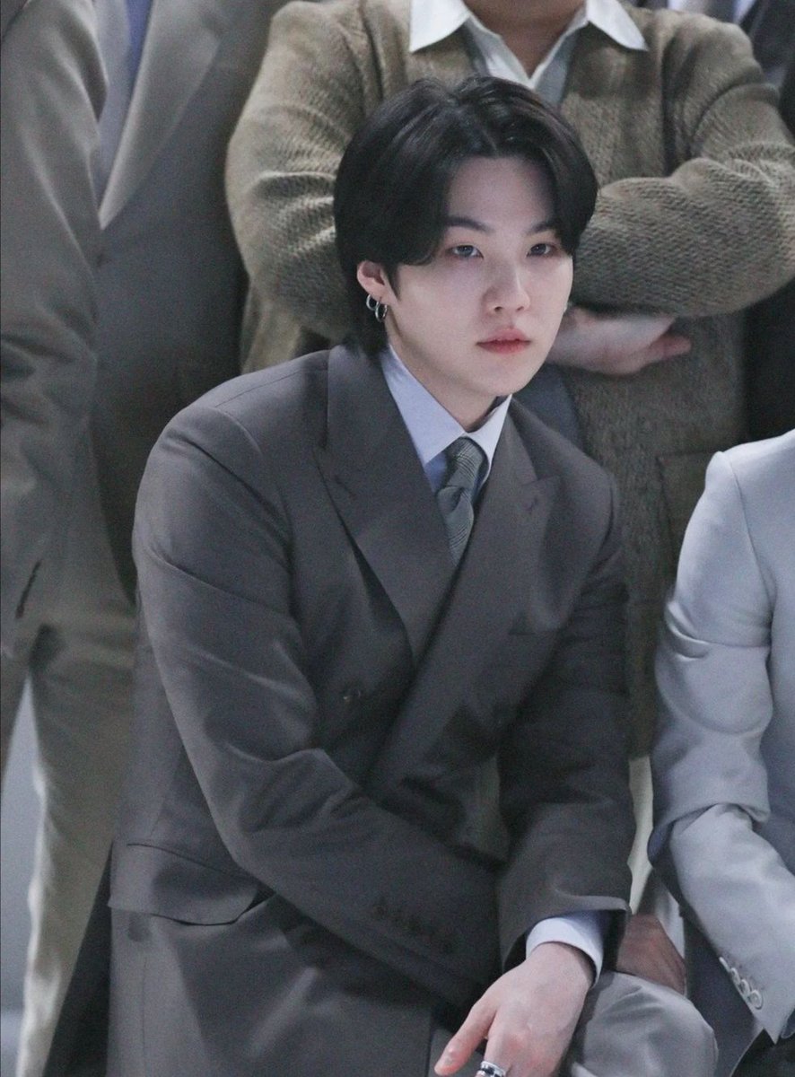 Lizzit13's tweet photo. Ahhh MinYoongi ...🙊😍
#Suga #민윤기 #방탄소년단슈가
#BTSxTimeMagazine https://t.co/St9XvnSDPn