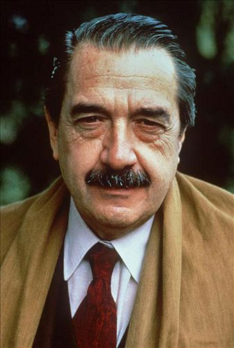 oscaratienza's tweet photo. Un imprescindible, 13 años de su muerte, el símbolo de la democracia. Faltan mas políticos como Alfonsín. https://t.co/aaUj73EODZ