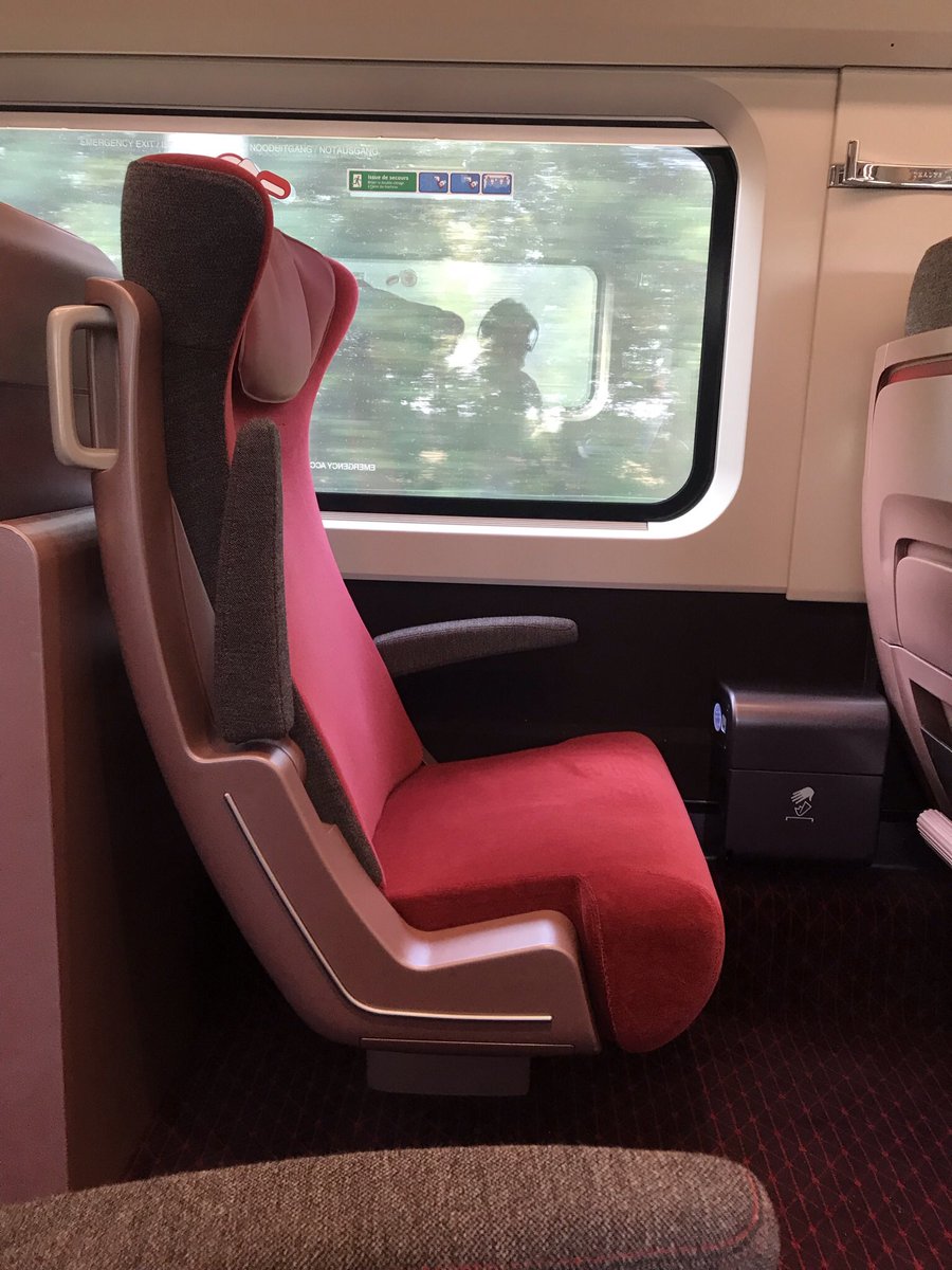 NicolasPetteau's tweet photo. 🤩🤩🤩#Thalys wins Product design award @reddot for its renewed trainsets 🥇🥇🥇 More comfort, less CO2 it’s possible ! #MoreEuropeforall https://t.co/8lC1rQ6OpK