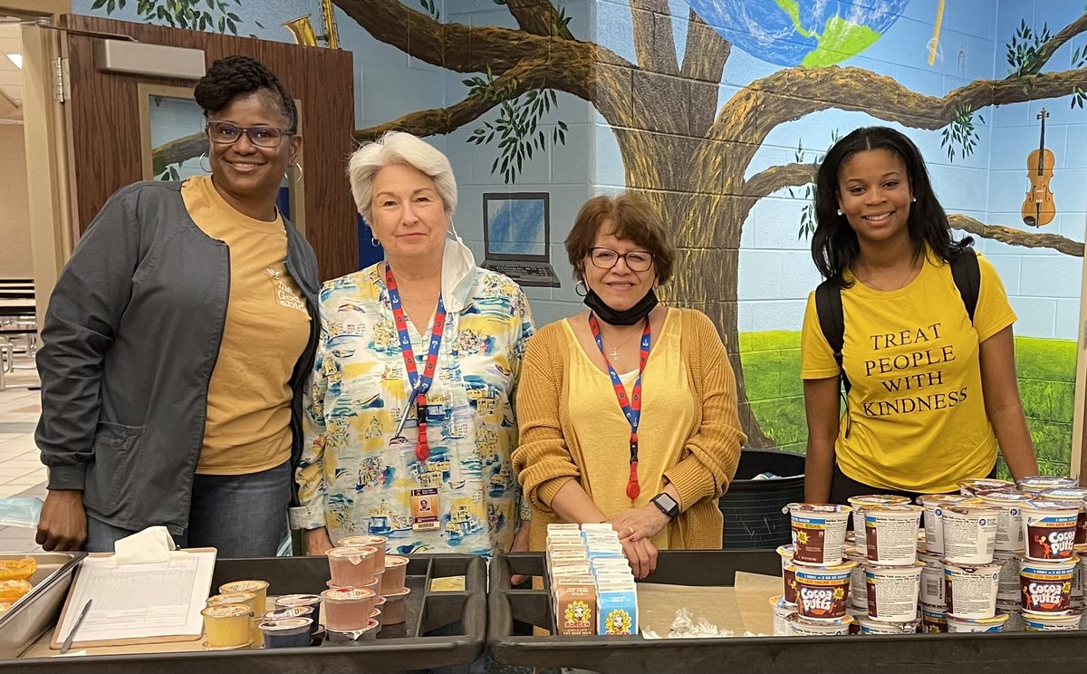 SeeTheAble1's tweet photo. Weโve had a very bright start to our Wednesday @CraytonMiddle for #Yellow day!!!โ๏ธ๐๐๐ผ๐ฅโญ๏ธ๐ค#Aspen๐ฅ@CathleenLacey @_abooker1 #SCUnified #R1Unified #ChooseToInclude๐ค#InclusionRevolution๐#BestOfCMS #ItCountsIfItsOnTheColorWheel๐ https://t.co/YC9xbYq6wb