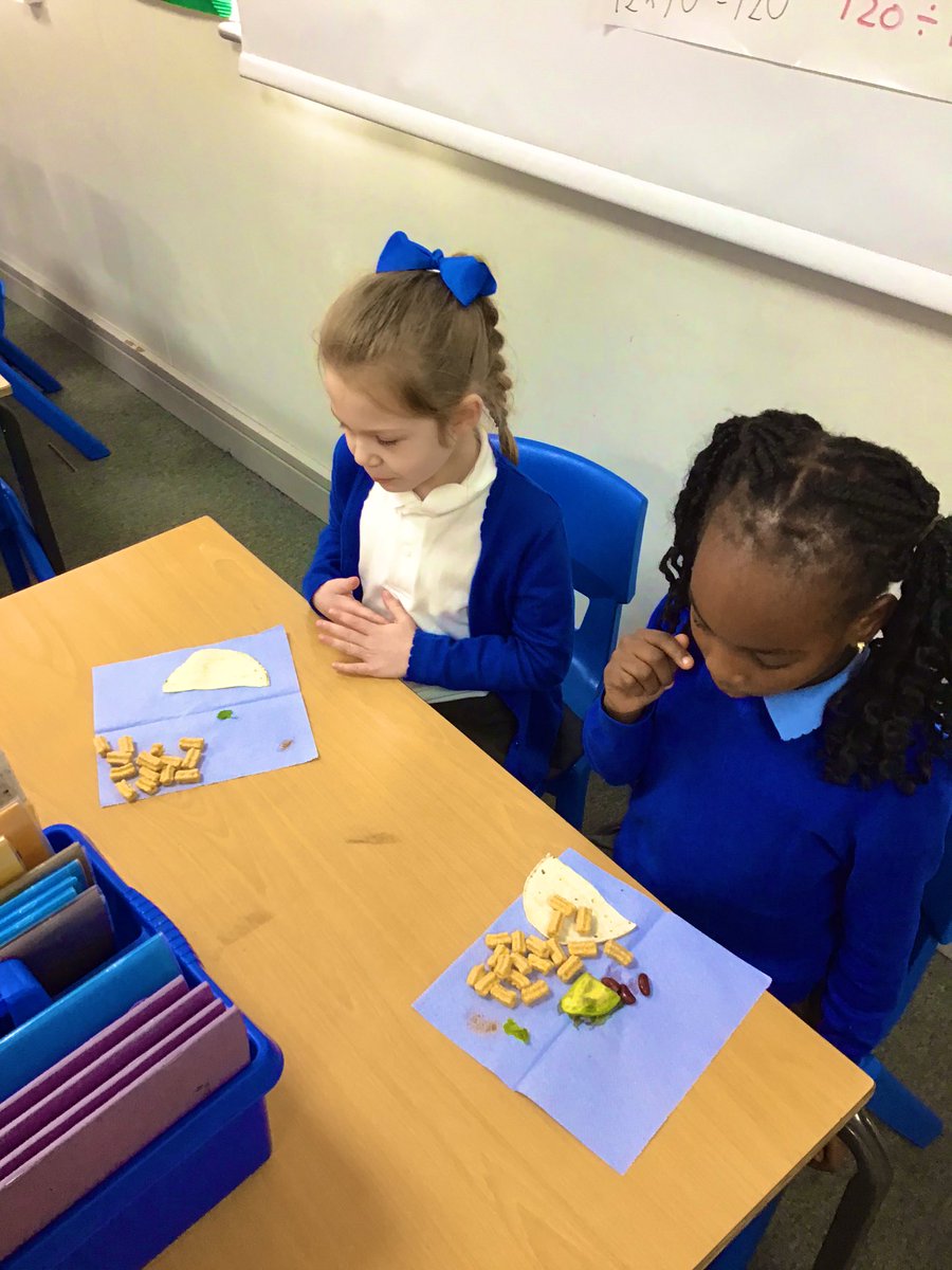 EPA_Y1_Y2's tweet photo. π²π½ @DeltaEstcourt #EPAOctopus class are exploring what food in Mexico is like today in #EPAREC #EPADesignAndTechnology - we have tried: tomatoes, avocado, kidney beans, coriander, churros, corn tortilla and cinnamon. π²π½ https://t.co/IqafuOK0z7