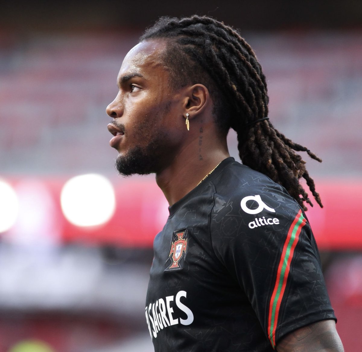 433's tweet photo. Renato Sanches 🇵🇹 

Team: Lille
Age: 24
Position: Midfielder

#433OnesToWatch https://t.co/X8GRnu8heQ