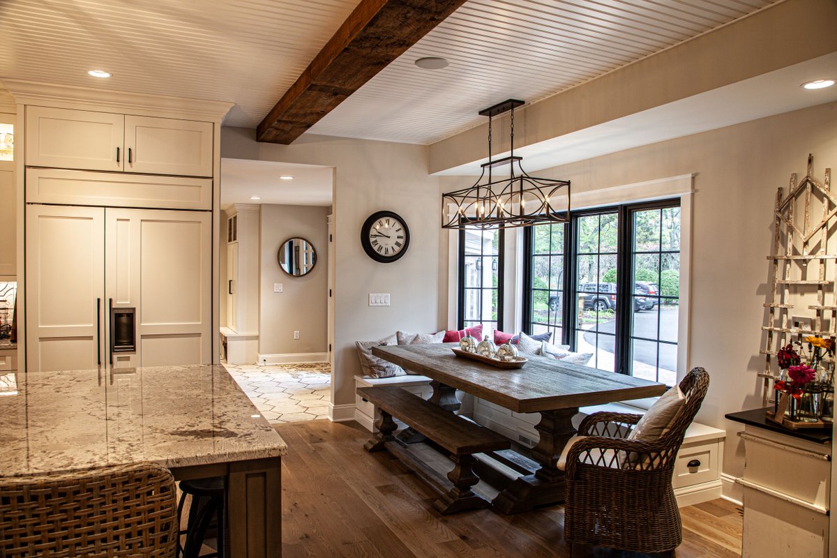 decorcabinets's tweet photo. Equipping a kitchen with a banquette is one of the easiest ways to create a warm and cozy place where the whole family can get together for daily meals. 
 
#inspo #interiortrends  #homedesign #modernkitchen  #kitchenideas #kitcheninspo https://t.co/578LZj5ENS