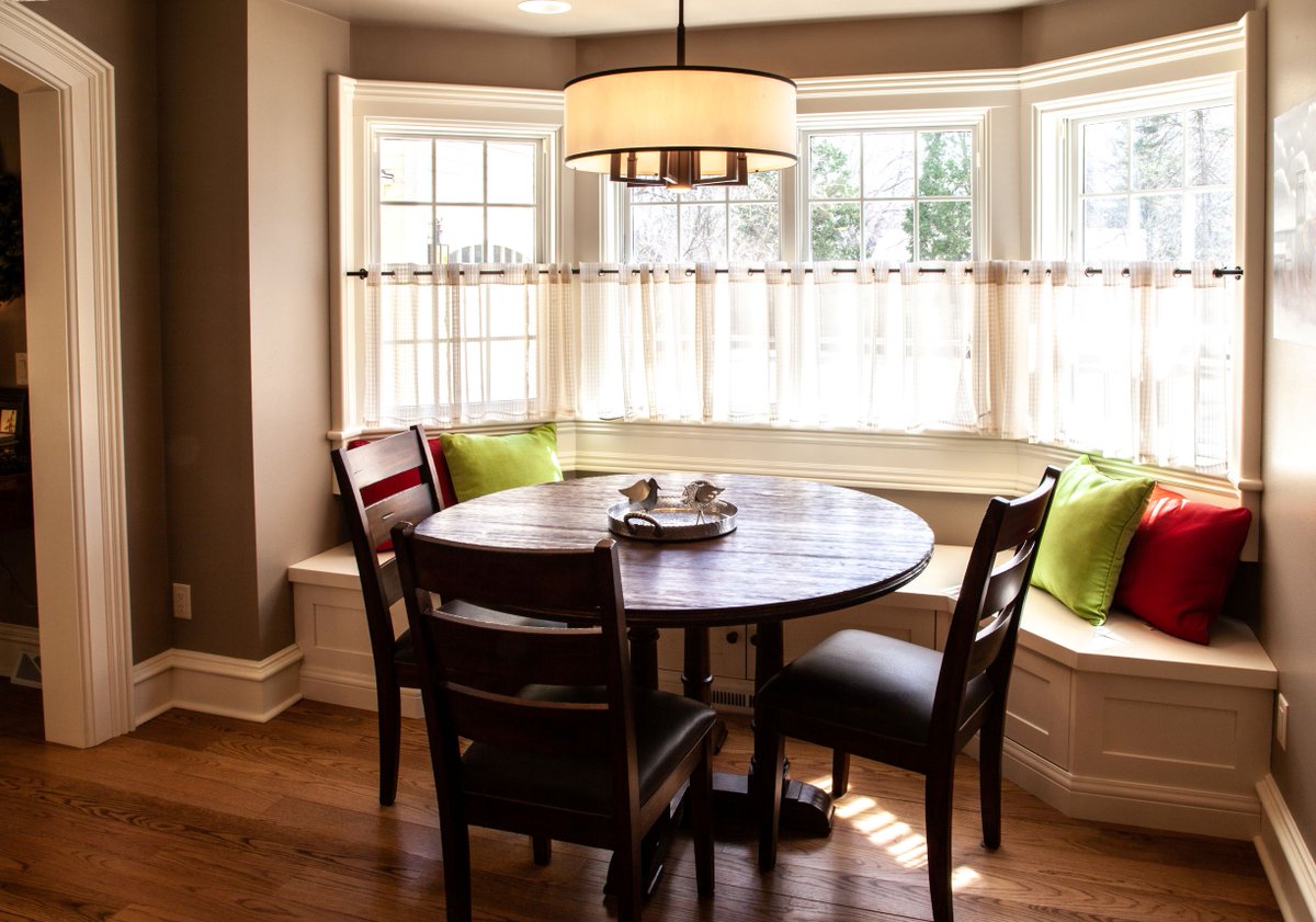 decorcabinets's tweet photo. Equipping a kitchen with a banquette is one of the easiest ways to create a warm and cozy place where the whole family can get together for daily meals. 
 
#inspo #interiortrends  #homedesign #modernkitchen  #kitchenideas #kitcheninspo https://t.co/578LZj5ENS