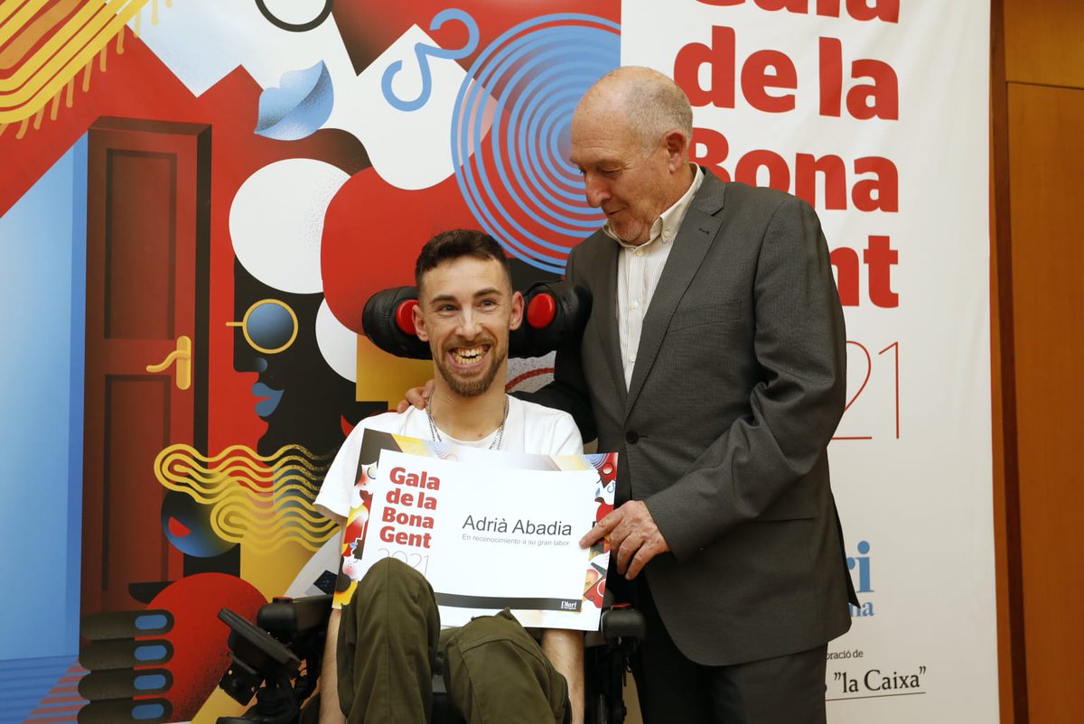 lamuntanyetatgn's tweet photo. Ahir a la gala de la Bona Gent 2021 del @diaridtarragona es va donar un diploma a @DjAbadia

El premi va ser lliurat per Joan Aregio, director general adjunt de la @XarxaSantaTecla organització a la qual la Fundació La Muntanyeta va adherirse l'any passat. Moltes felicitats Adri! https://t.co/1MFx5lp233