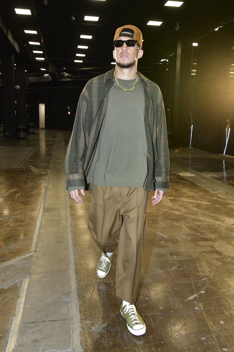 RichReubn's tweet image. Woke up like… @DevinBook 😎 ha currently at gym  💪🏾 #getupgetactive