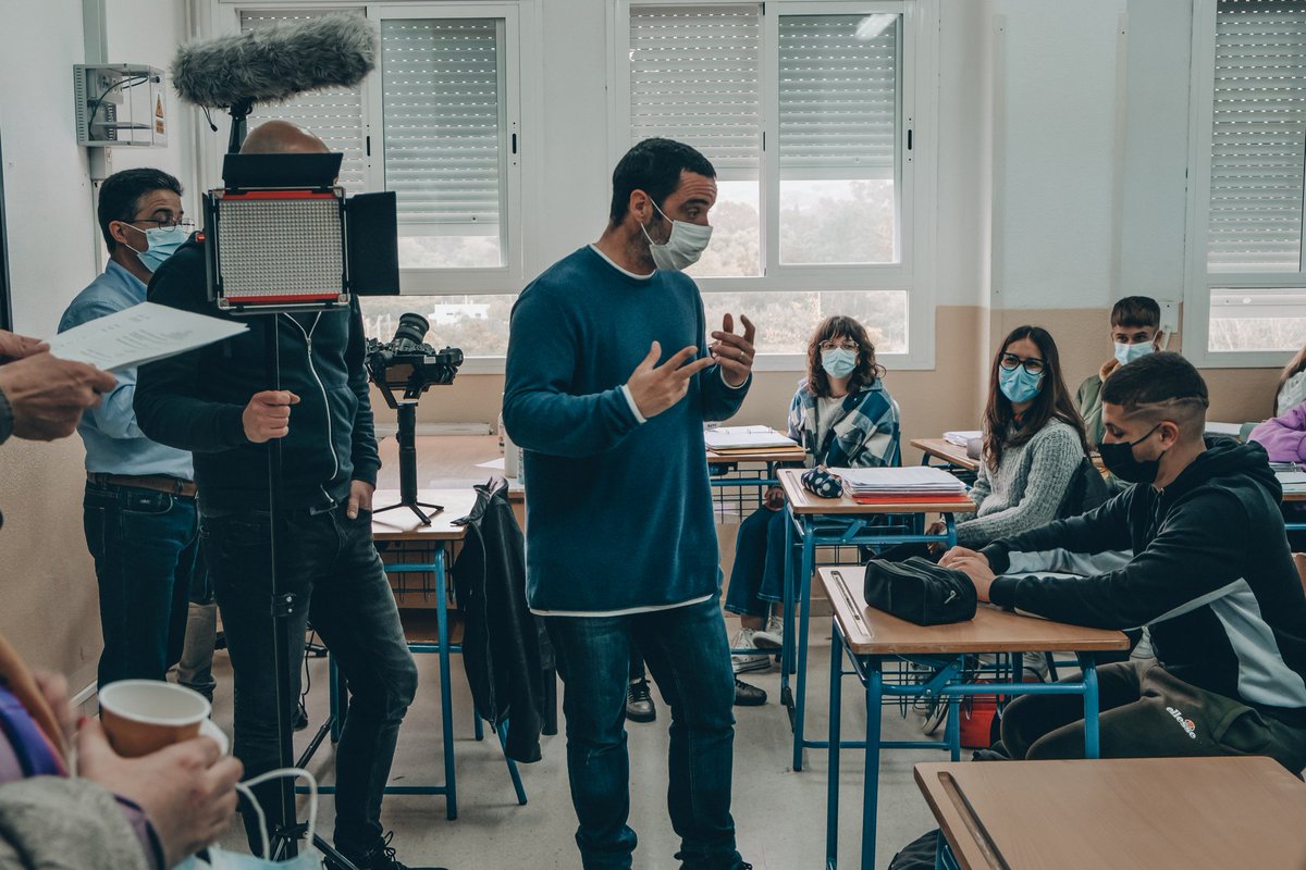 Filmeduca_cine's tweet photo. Más fotillos del making of del corto que rodamos con los profesores de Erasmus +. Increíble la implicación e ilusión del profesorado. Con ganas de que lleven este proyecto a Noruega, Alemania, Estonia, Rumanía y Portugal! https://t.co/2WSEEYayQt