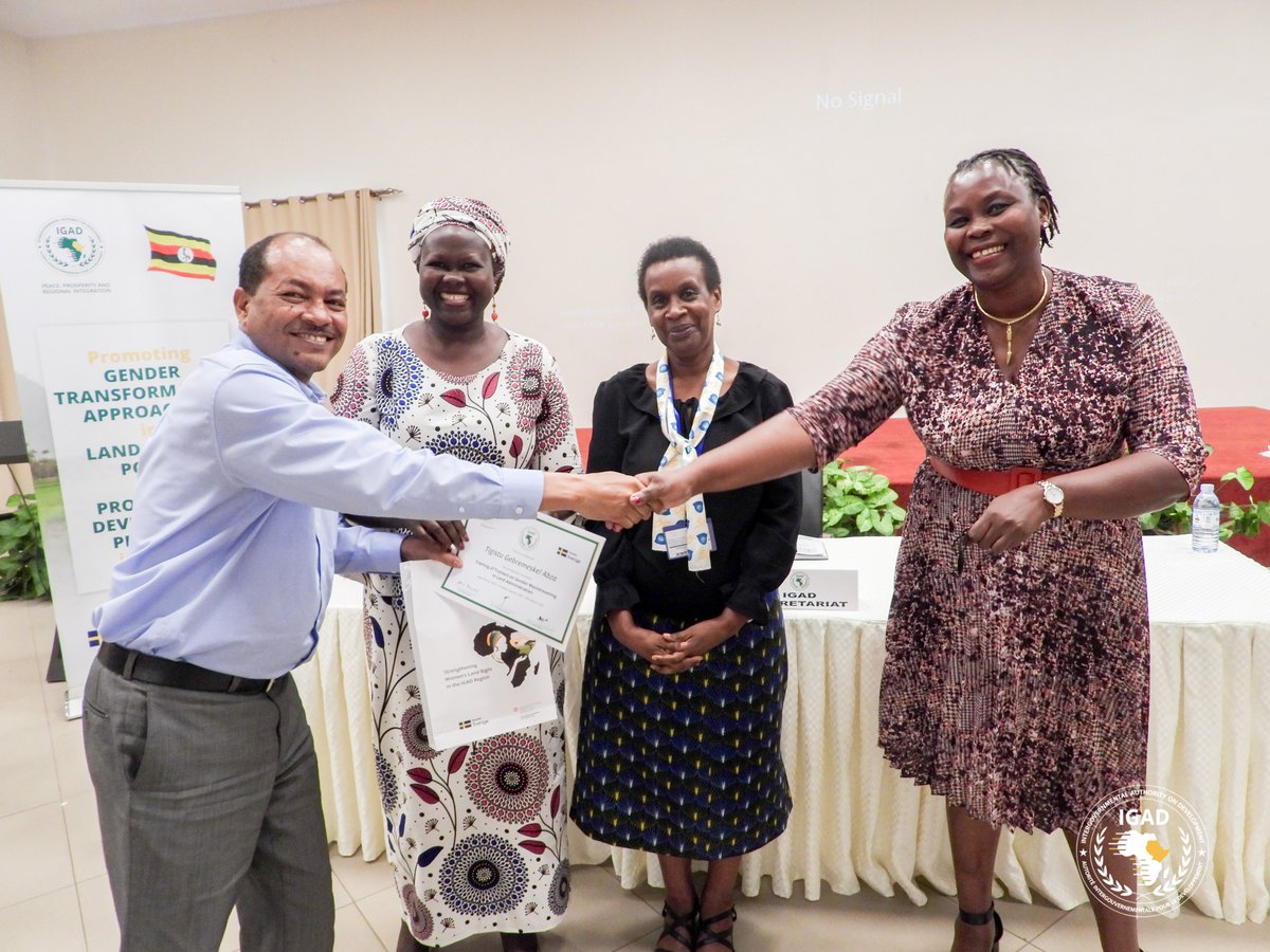 IGADLGP's tweet photo. #Closingday 
End of the ToT on Gender Mainstreaming in Land Administration workshop. @LucyDaxbacher #IGAD Head of mission to the Rep.of 🇺🇬, Esther Obaikol Land Governance Expert/Coordinator &amp; Kyomukama Magdalene Assist. Commissioner, Min.of Gender🇺🇬gave their remarks &amp; Awards https://t.co/M2aq1AbjaL