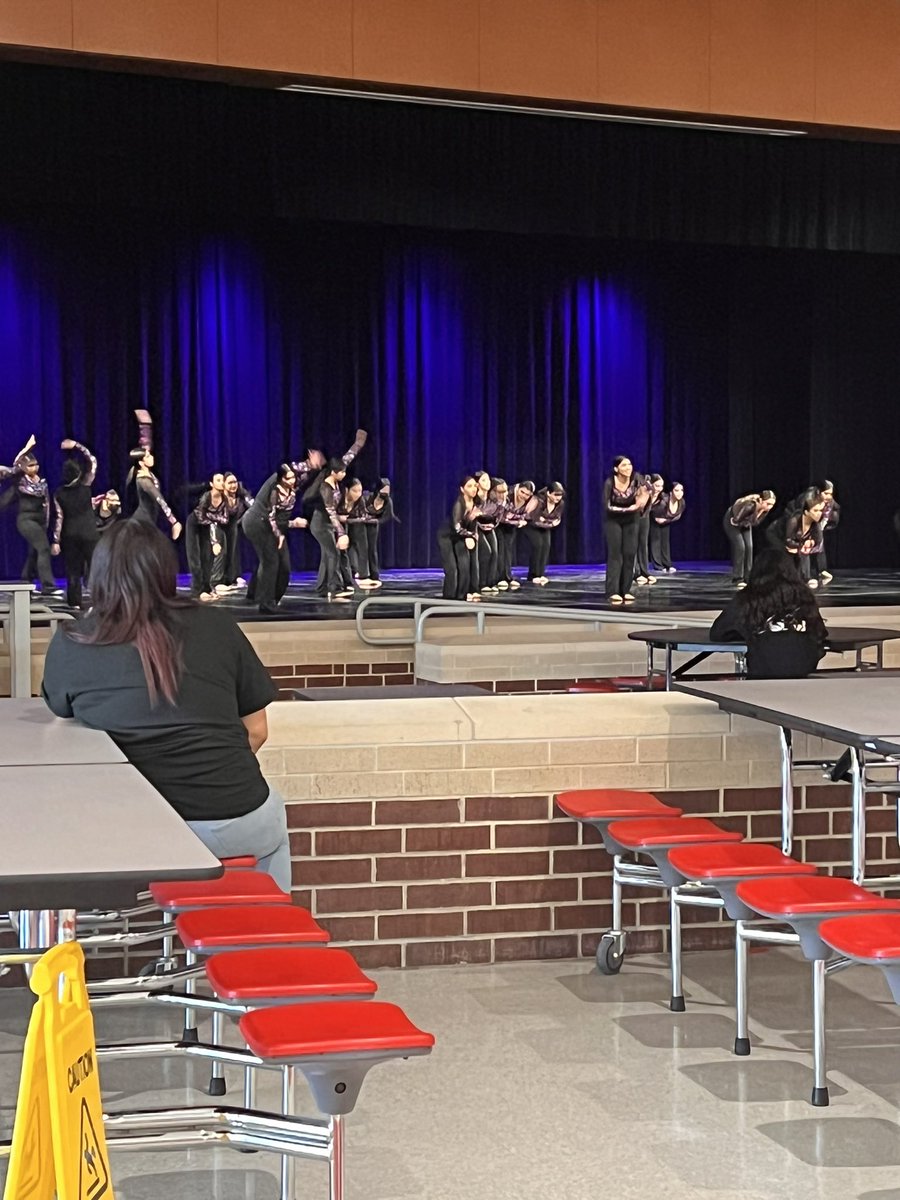 MrsCastings's tweet photo. Supporting my students yesterday.
They were amazing!!! ๐๐๐ #CHSCommitment #theclevelandisdway #just4kids #dance https://t.co/JuB5JzTRid